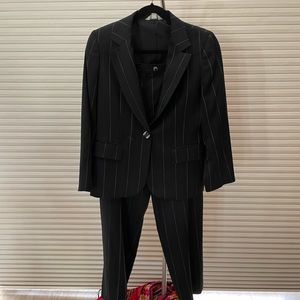 Austin Reed two piece navy blue pin striped business suit size 12 petite